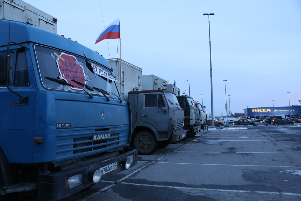 Striking truckers' camp in Tyoply Stan, Moscow. Photo by and courtesy of anatrra