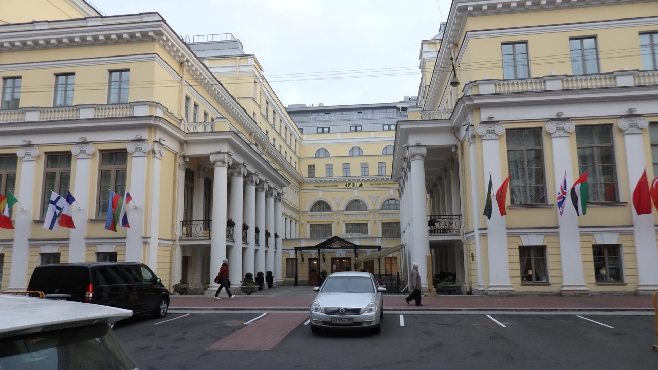The former Leningrad Food Industry Workers House of Culture, now the State Hermitage Hotel. Pravda Street, 10, Petersburg, October 20, 2015. Photo by the Russian Reader